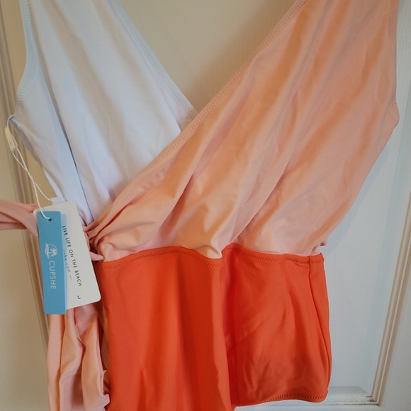 CUPSHE brand new suit, never worn - Picture 3 of 8